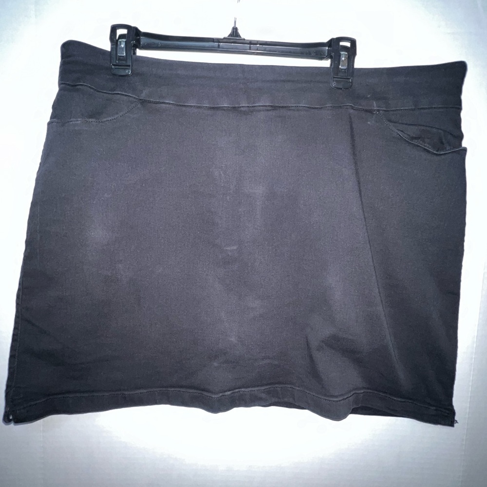 Kim Rogers skort sz 18. Great condition. Smoke and pet free home